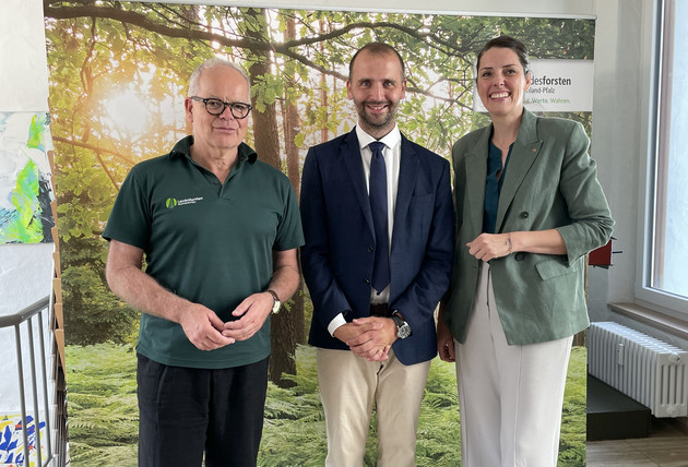 Neuer Forstamtsleiter übernimmt in Altenkirchen die Amtsgeschäfte Neuer Forstamtsleiter übernimmt in Altenkirchen die Amtsgeschäfte