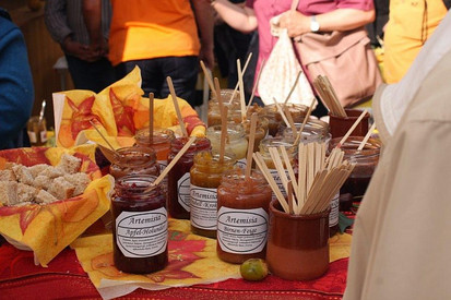 Marmeladenmarkt mit Bestimmung von Streuobstsorten