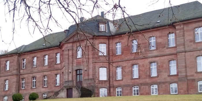 Die FAWF hat ihren Sitz im Schloss in Trippstadt.