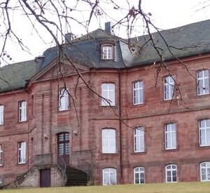 Die FAWF hat ihren Sitz im Schloss in Trippstadt.
